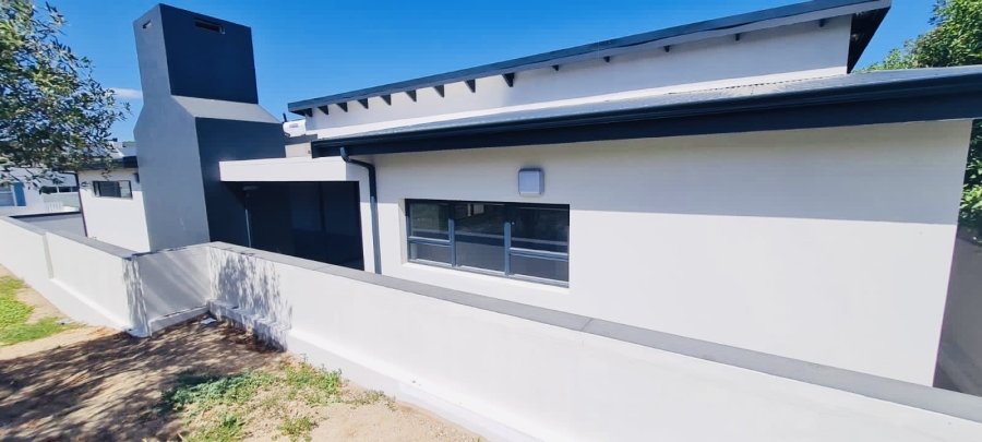 3 Bedroom Property for Sale in Stilbaai Wes Western Cape